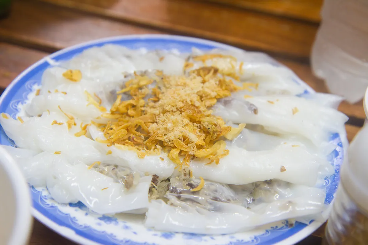 4. Bánh Cuốn: Steamed Rice Rolls with Savory Fillings