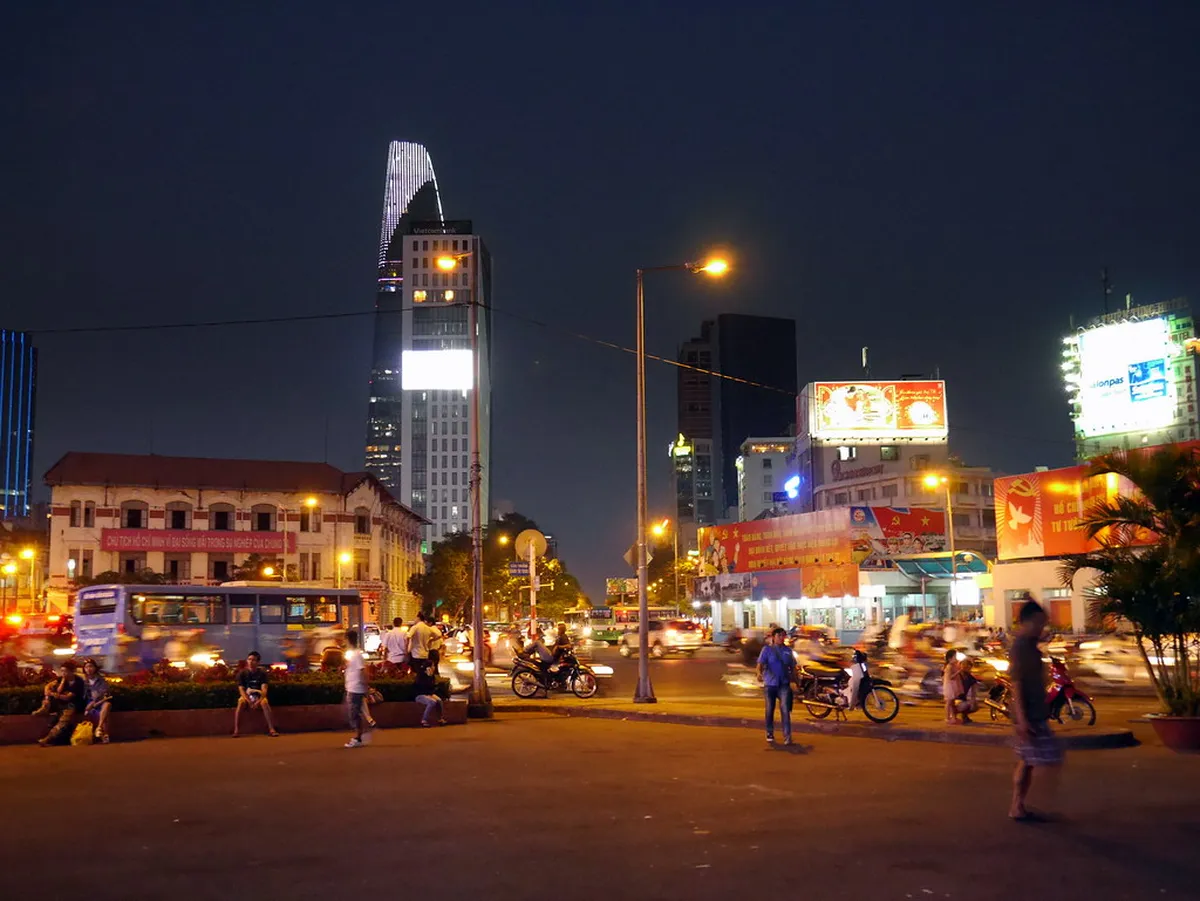 7. Outdoor Markets: A Dining Experience Under the Stars